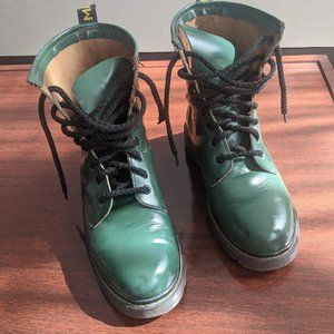 Women's size 8 green leather lace up boots